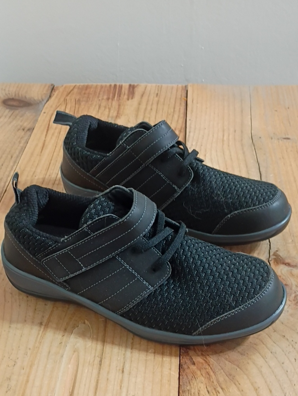 Ortho Feet Black Sneakers Size 8 Wide New